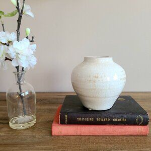 Ceramic small vase.